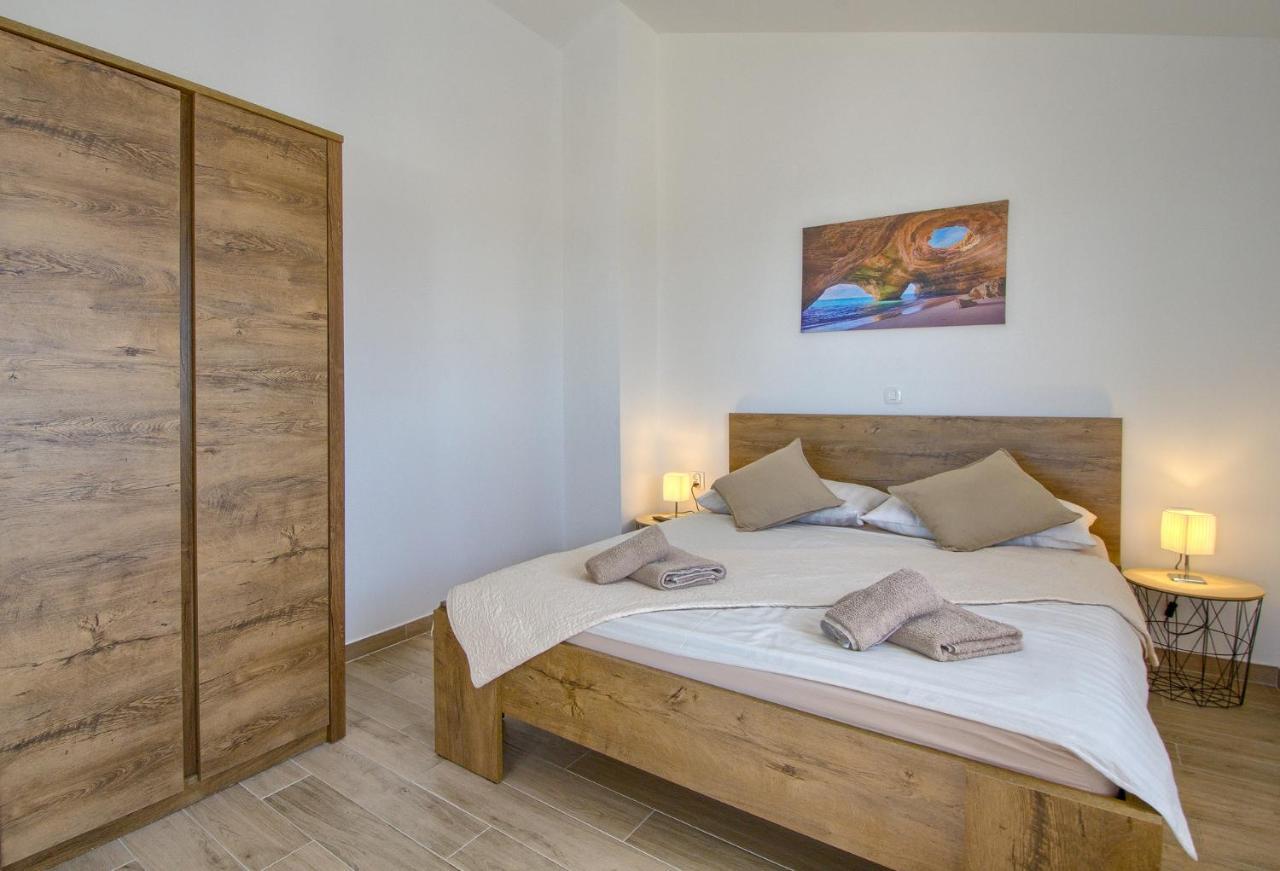 Moki Mit Privatem Beheizbarem Pool Vila Pula
