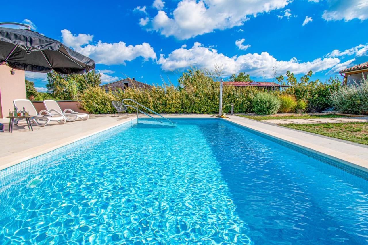 Moki Mit Privatem Beheizbarem Pool Vila