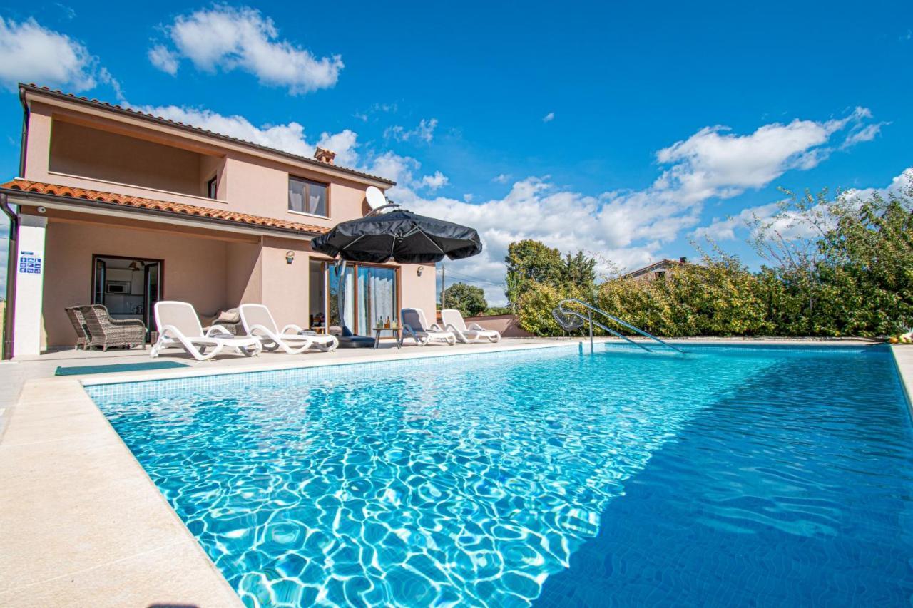 Moki Mit Privatem Beheizbarem Pool * Pula