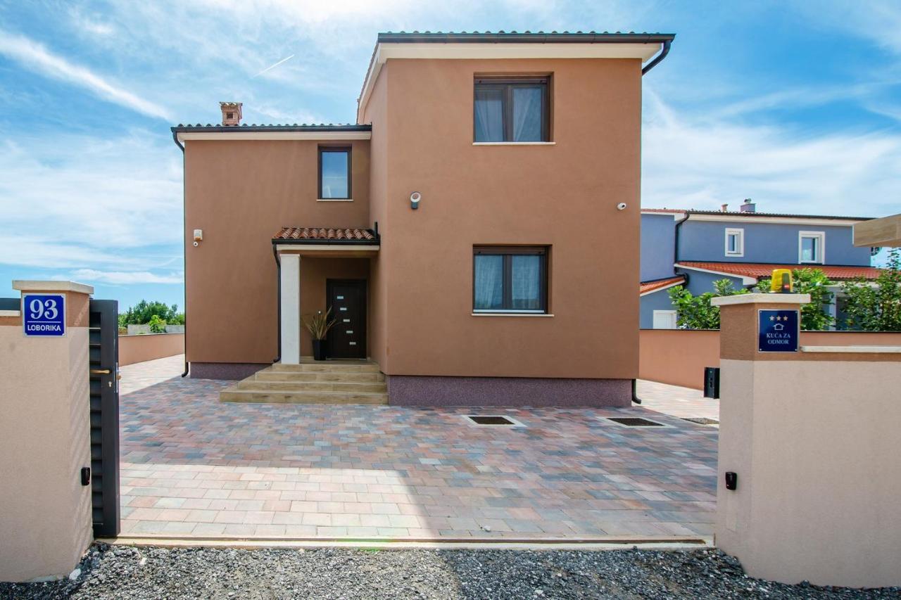 Moki Mit Privatem Beheizbarem Pool Vila Pula